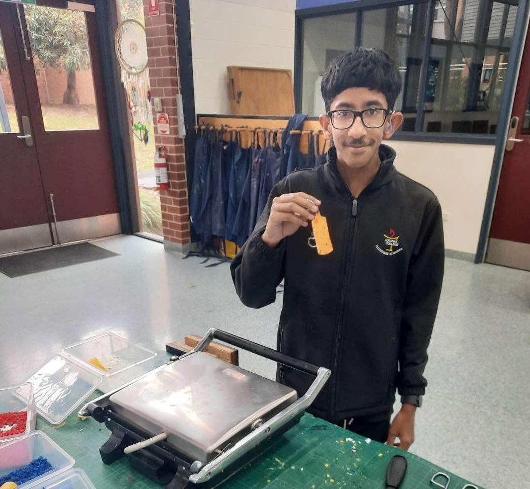 Making a keyring by recycling plastic Yumika