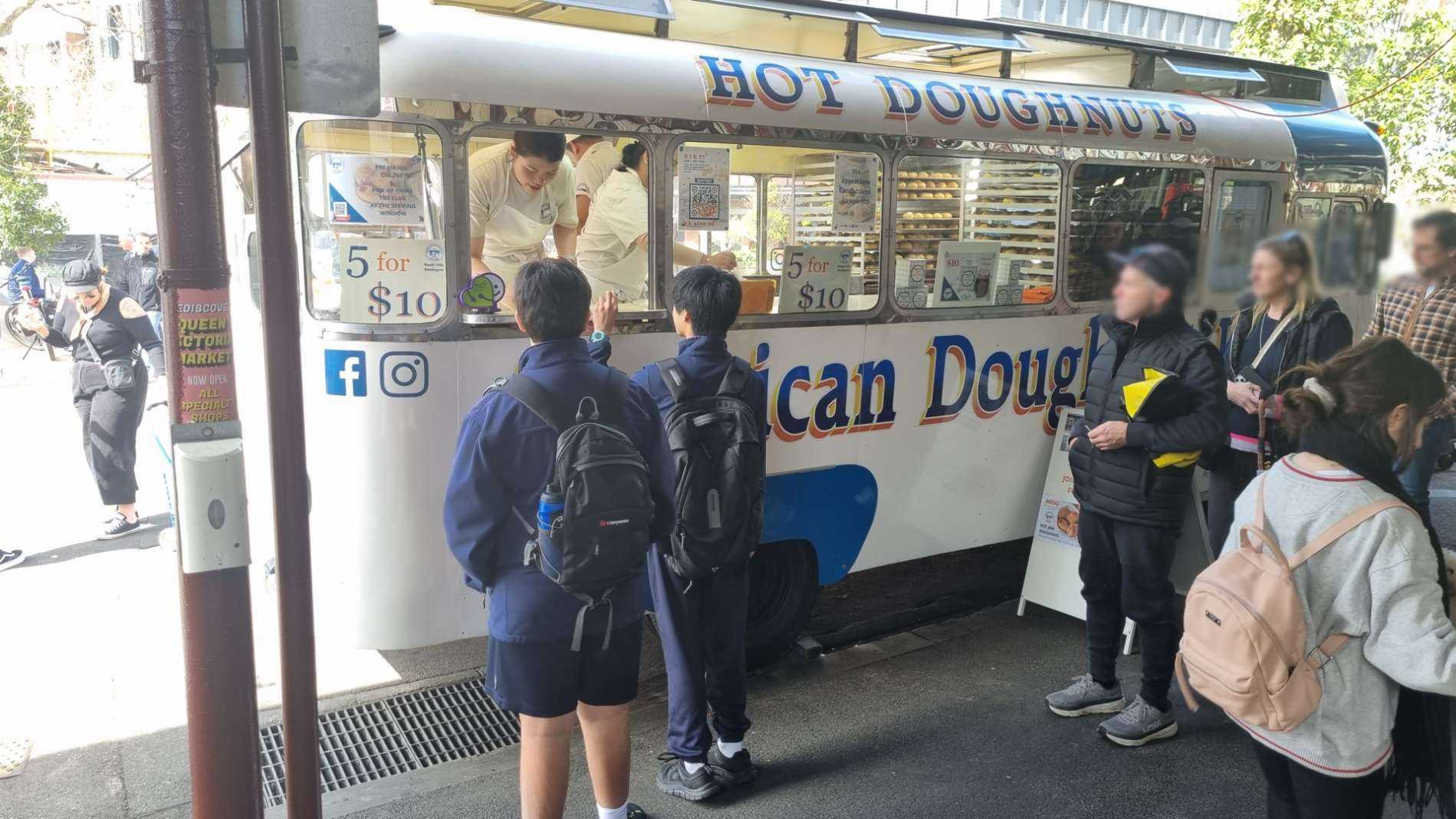 Blur photo com 1694737883